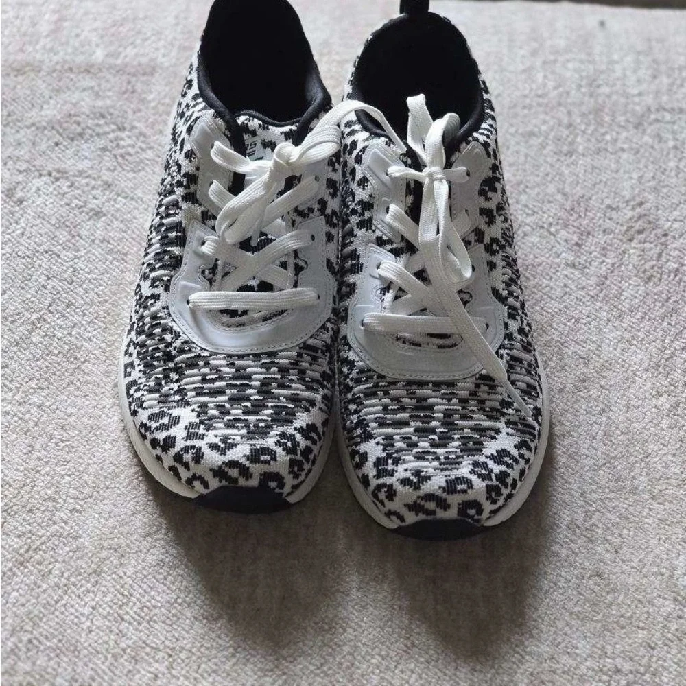 Sketchers Memory Foam Leopard Tennis Shoes🐾👟 - Picture 2 of 6